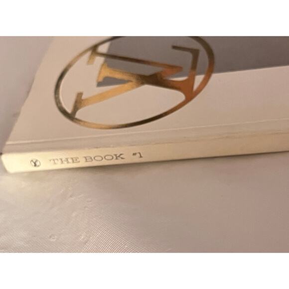 LOUIS VUITTON THE BOOK #1 Catalog Not for Sale Collection Fashion 2014 English - Picture 16 of 16